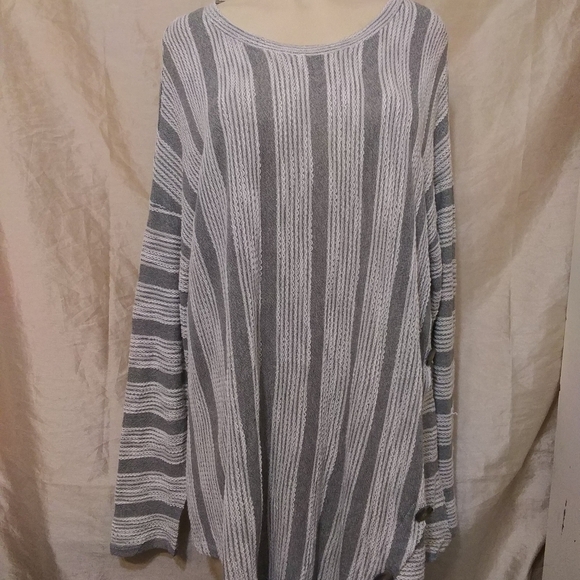 Sliverwear Blouse / Sweater NWT - Picture 1 of 8